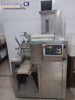 M�quina para hacer ravioles de acero inoxidable con 6 moldes para elaborar ravioles (marca ITALGI) y cortador de pasta largo.