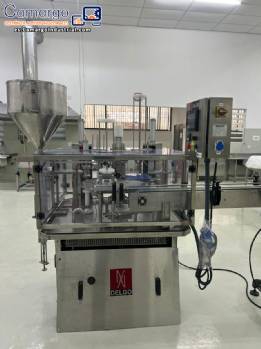 Llenadora dosificadora volum�trica con selladora y taponadora en acero inoxidable Delgo 2000 botes por hora