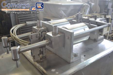 Llenadora de l�quidos de acero inoxidable 2 picos