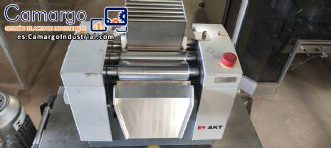 Refinador de tres rodillos para cilindros de sobremesa para laboratorios Exakt