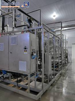 Sistema de pasteurización UHT a temperatura ultra alta para el procesamiento térmico de líquidos, zumos, salsas y caldos, SPX APV, 6.000 litros por hora. Sistema de pasteurización UHT a temperatura ultra alta para el procesamiento térmico de líquidos, zumos, salsas y caldos, SPX APV, 6.000 litros por hora.