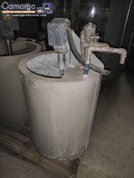 Tanque mezclador de polímeros con eje de acero inoxidable y bomba de diafragma, 300 litros. Tanque mezclador de polímeros con eje de acero inoxidable y bomba de diafragma, 300 litros.